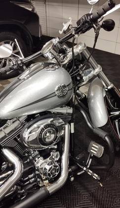 HARLEY-DAVIDSON CVO BREAKOUT 